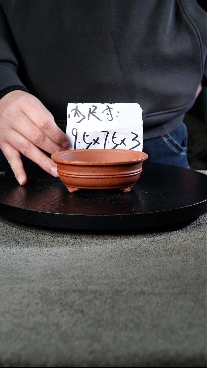 A宜兴紫砂小花盆