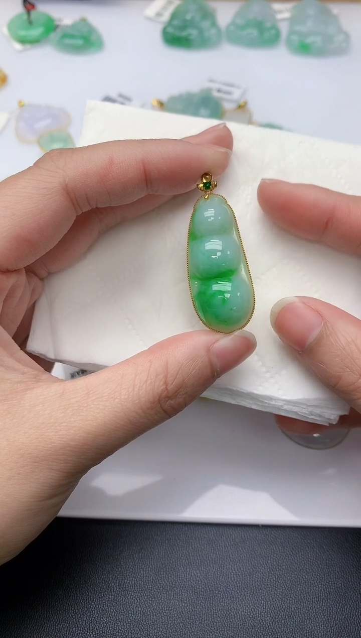 颈饰18K金镶嵌翡翠A*霖天然A货