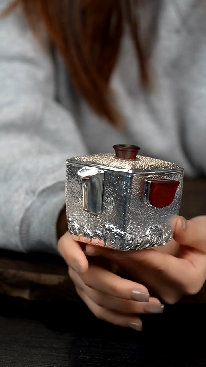 【闪购商品】手工锤纹手抓银壶