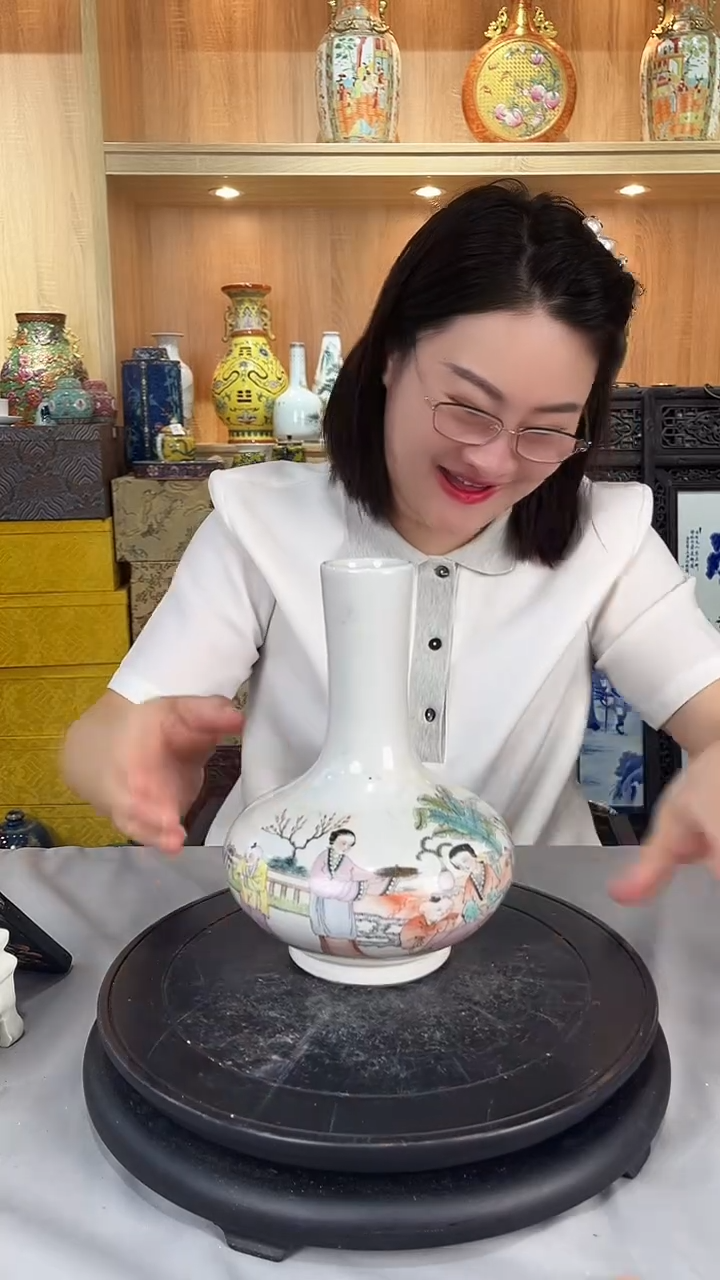 摆件景德镇陶瓷浅绛彩人物扁肚瓶