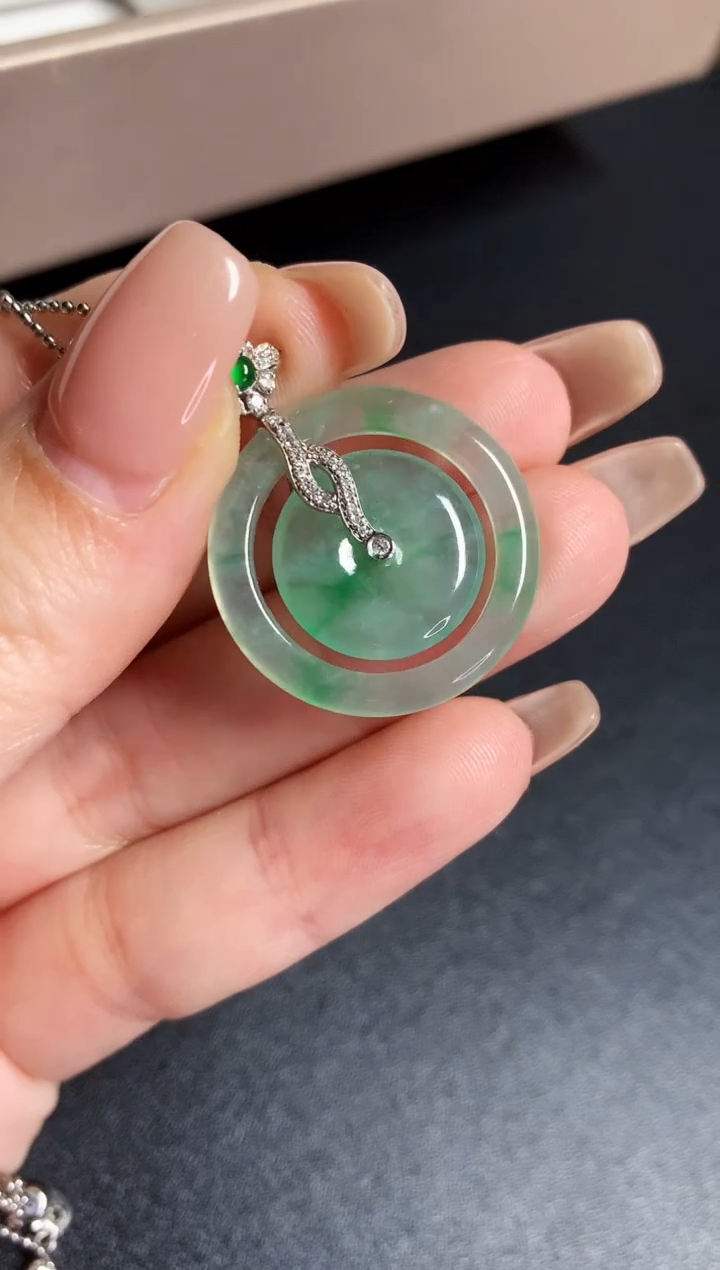 【闪购商品】翡翠吊坠(不含链)18K金镶嵌平安扣吊坠