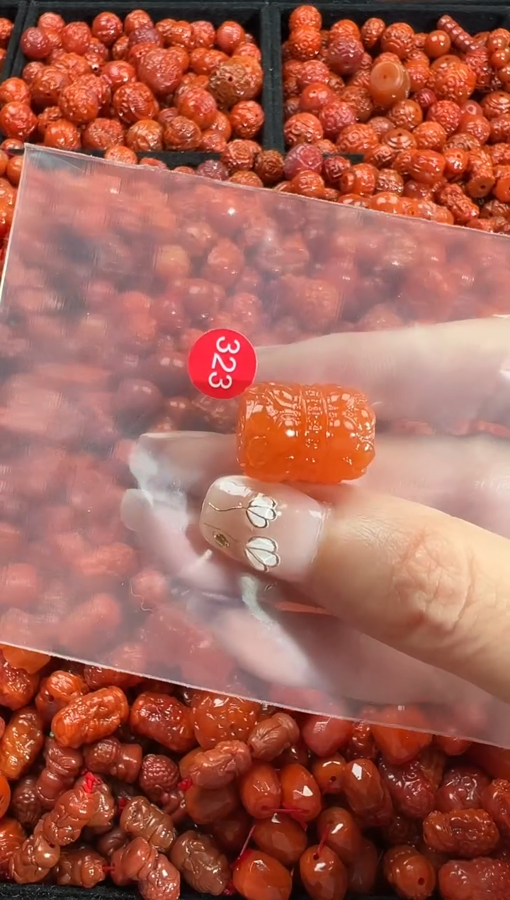 颈饰未镶嵌南红玛瑙1