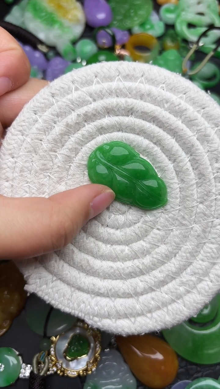 颈饰未镶嵌翡翠缅甸翡翠吊坠