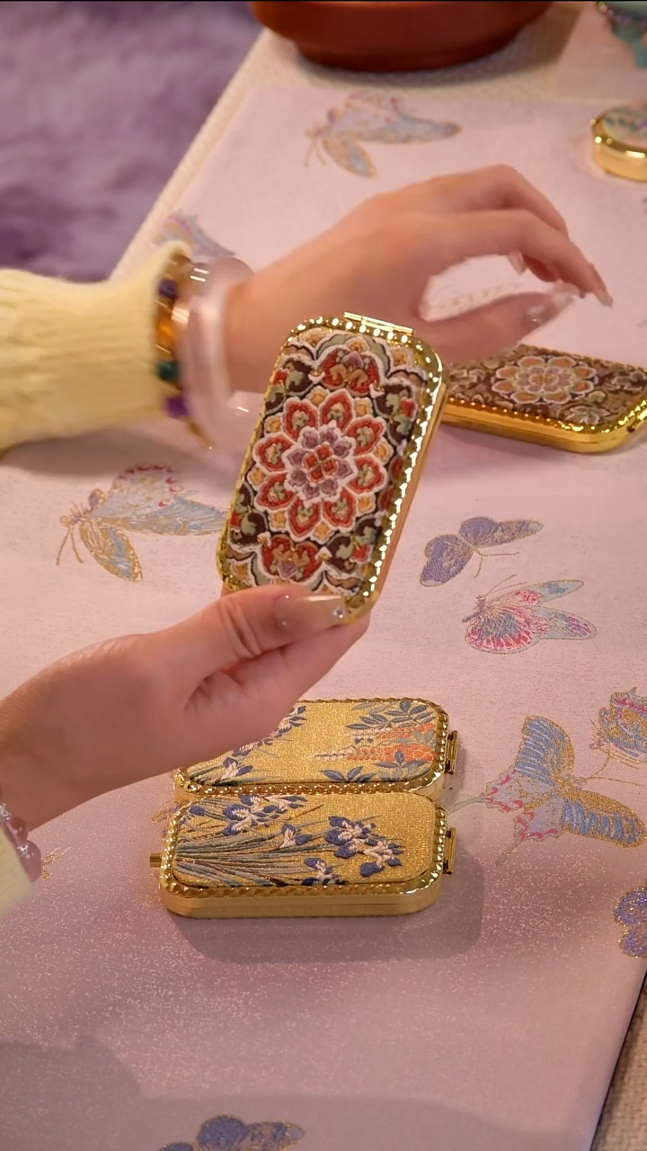 非遗西阵织 如图所示