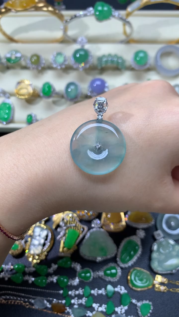 【闪购商品】翡翠颈饰18K金镶嵌吊坠