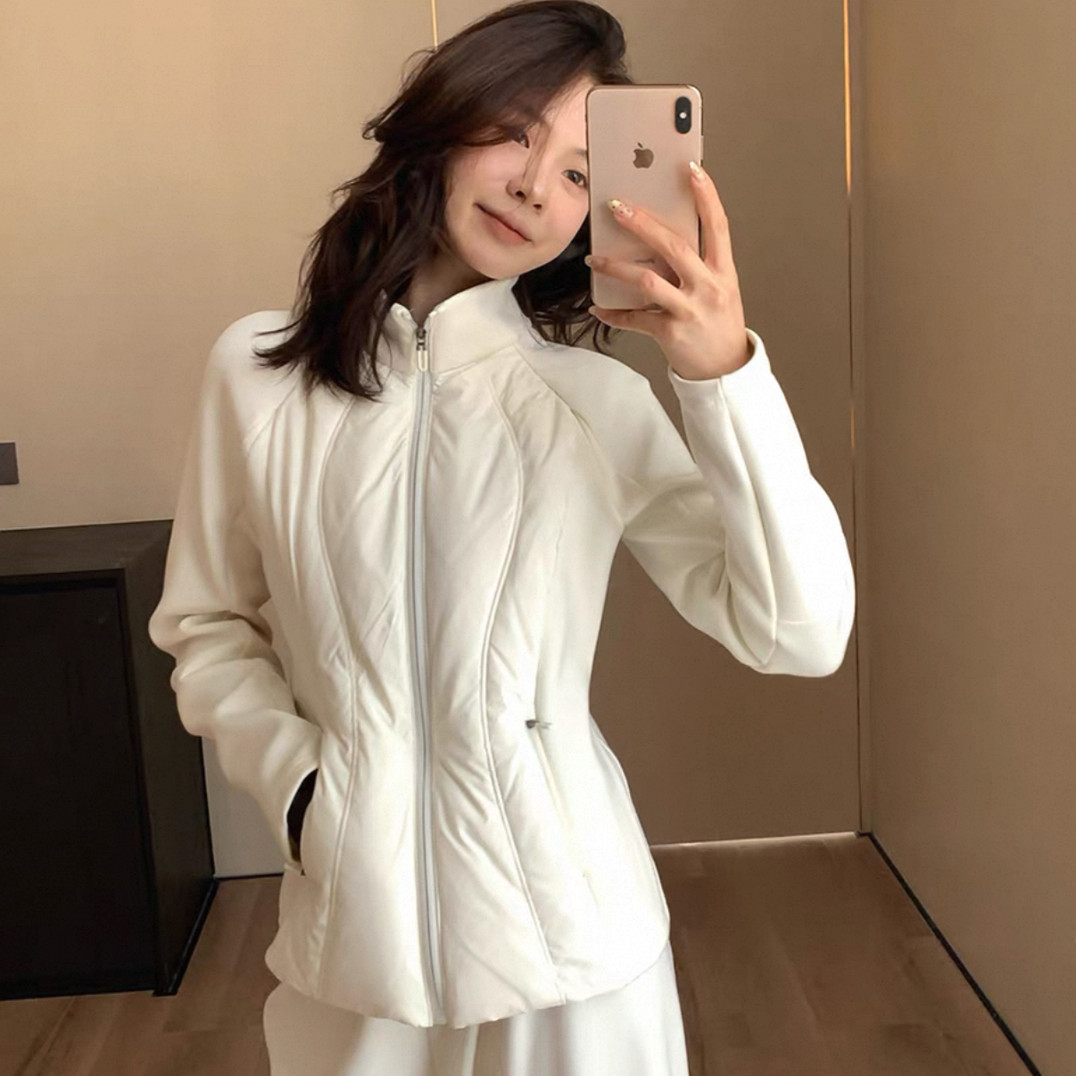 【L家 修身轻羽绒服】90白鸭绒修身轻盈保暖羽绒服女羽绒外套2853