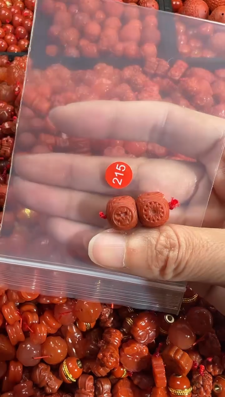 南红玛瑙合金颈饰1