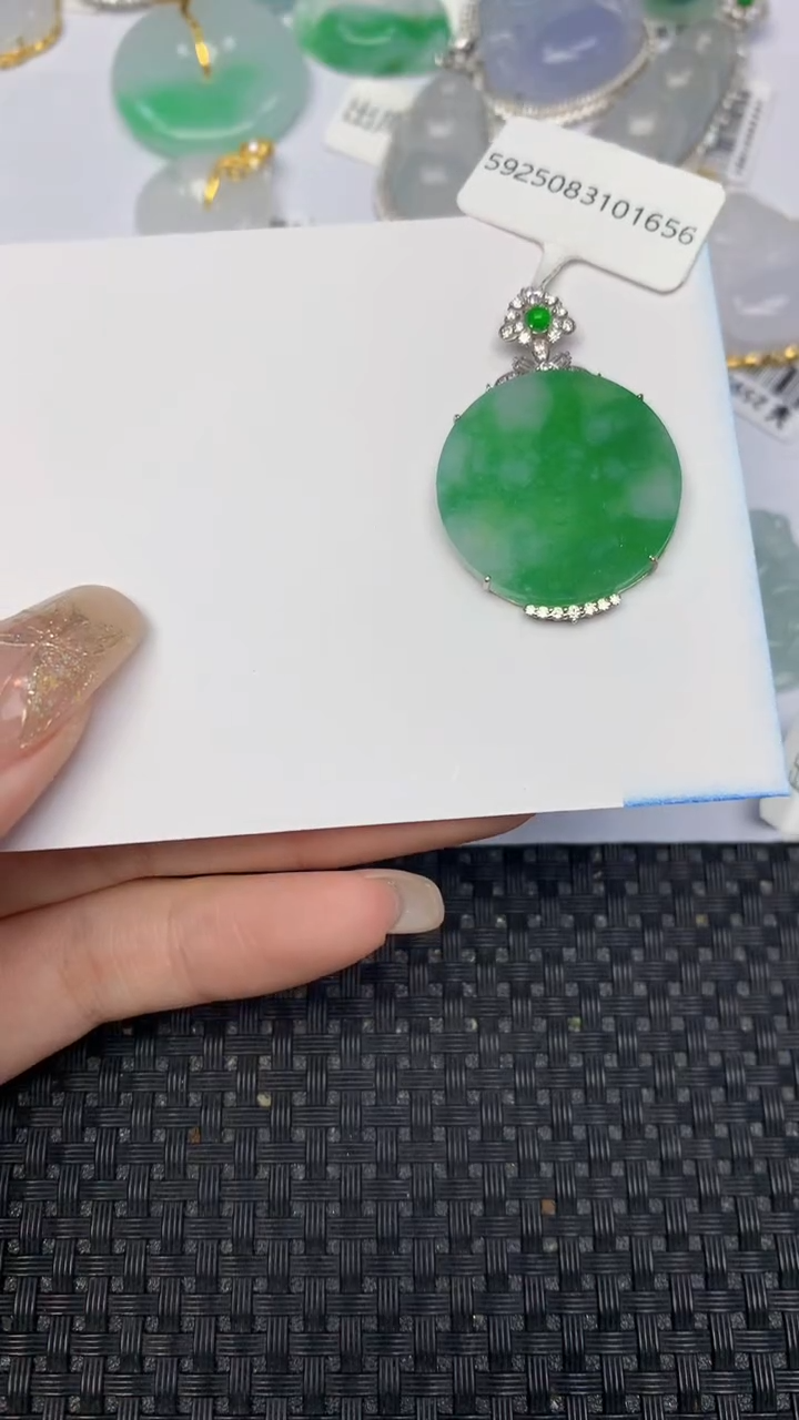颈饰18K金镶嵌翡翠天然缅甸翡翠a货百元以上9元证书费自理
