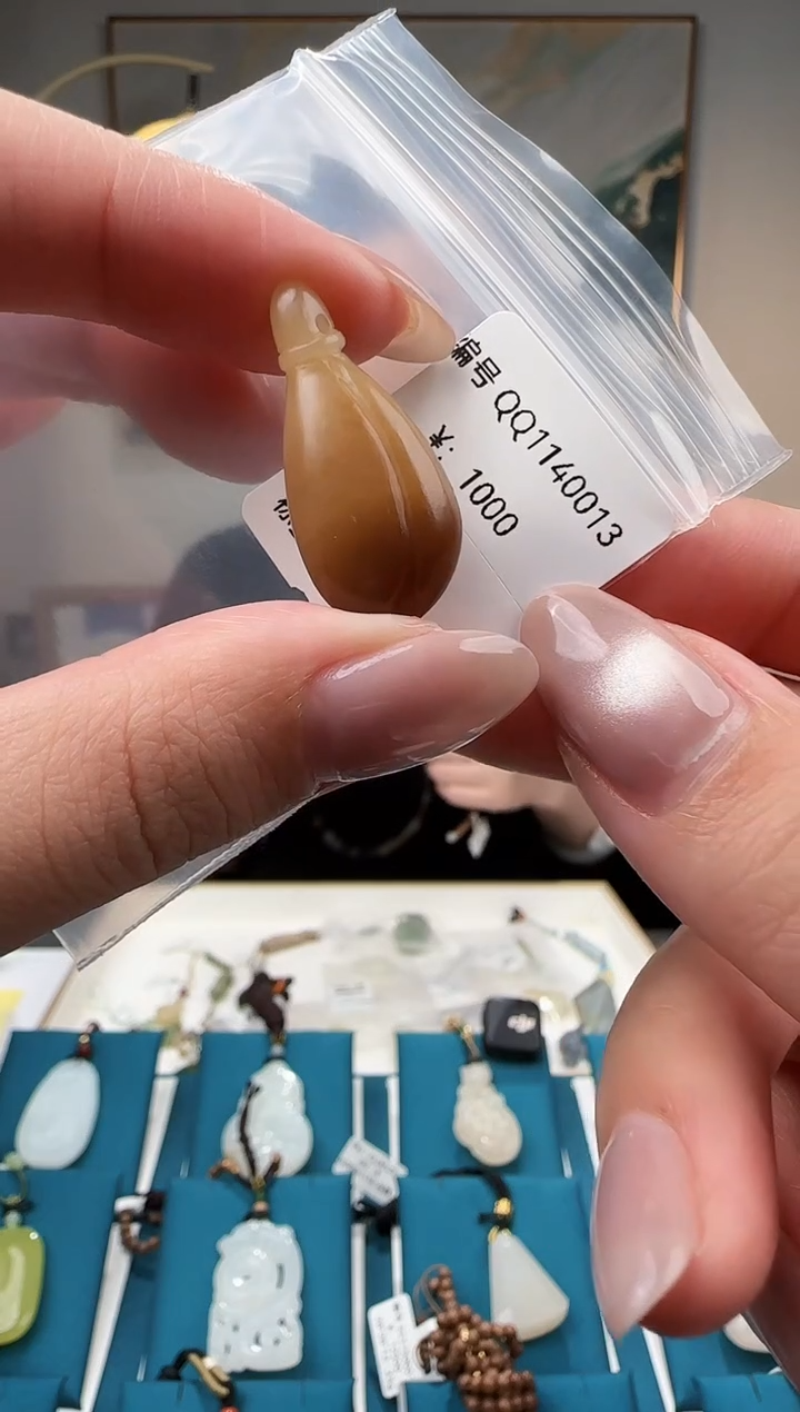 颈饰未镶嵌和田玉吊坠QQ