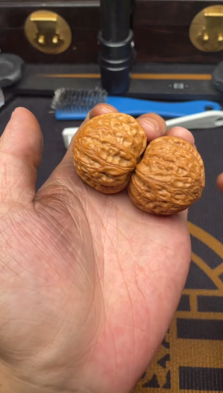 文玩核桃吊坠金牛37+