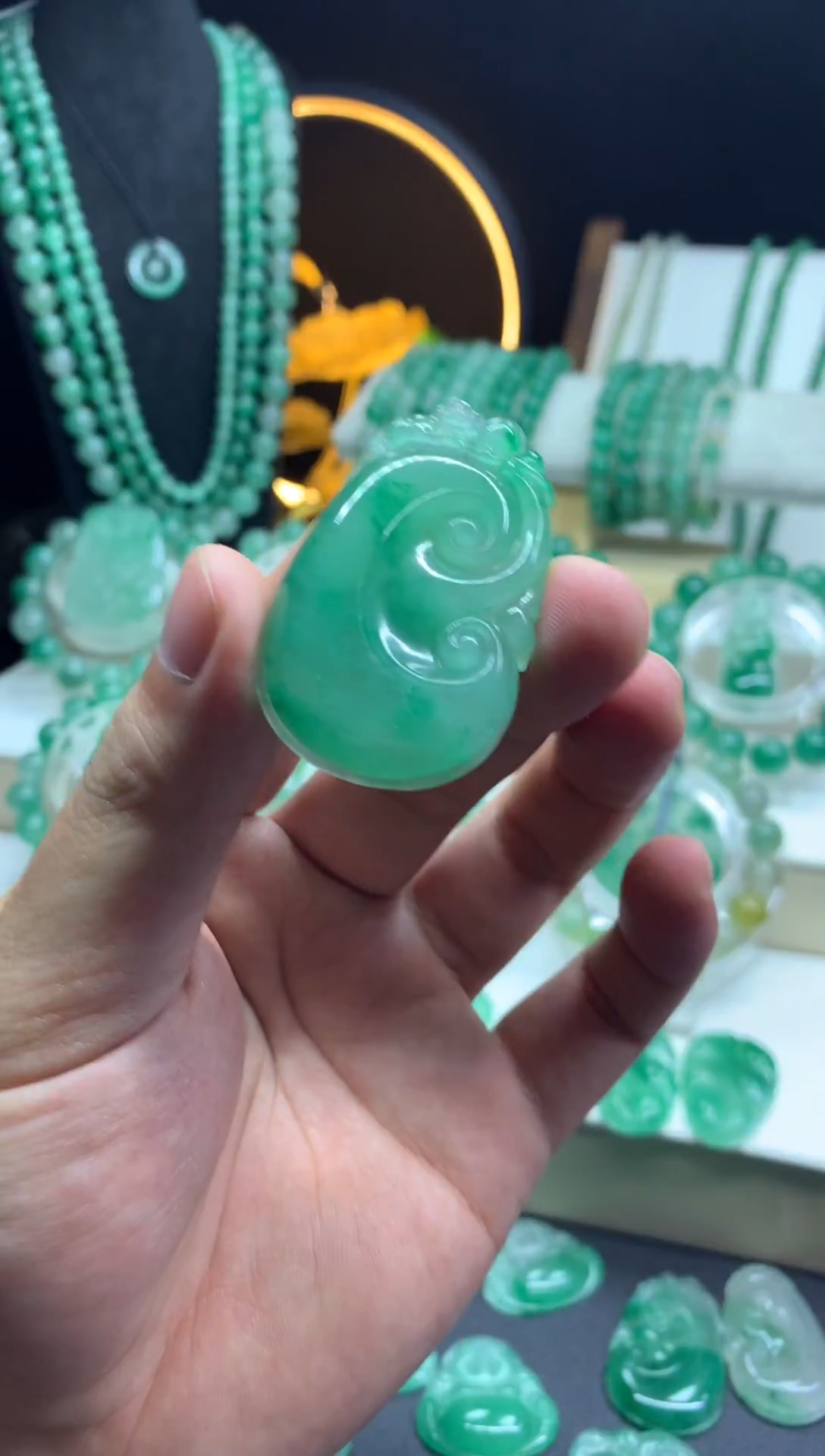 吊坠(不含链)未镶嵌石英质玉（非洲翠）如意