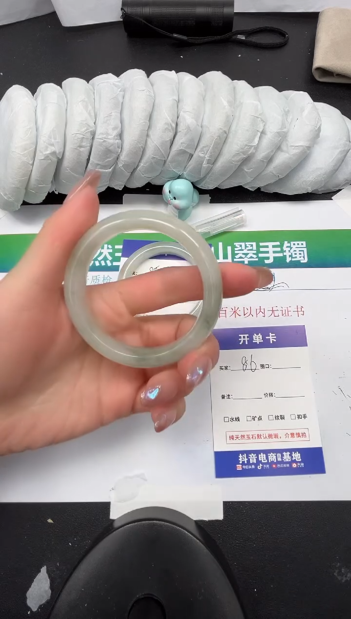 【闪购商品】石英质玉手镯未镶嵌86-52.2