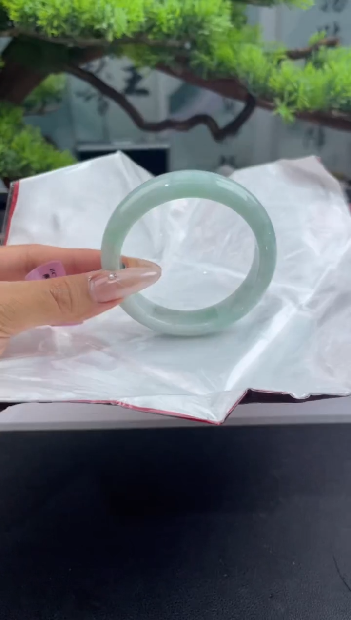 翡翠未镶嵌手镯2翡翠手镯（微瑕）