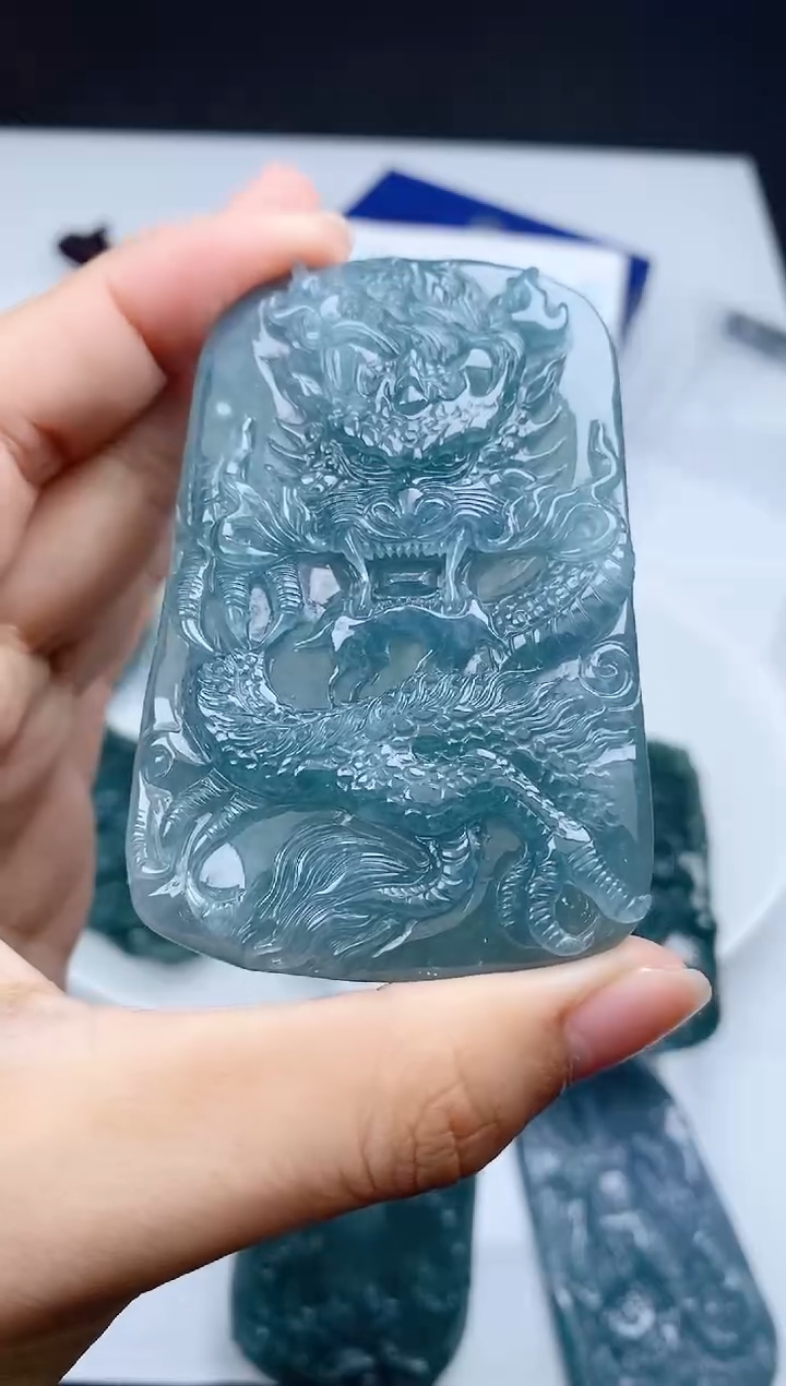 翡翠未镶嵌颈饰1