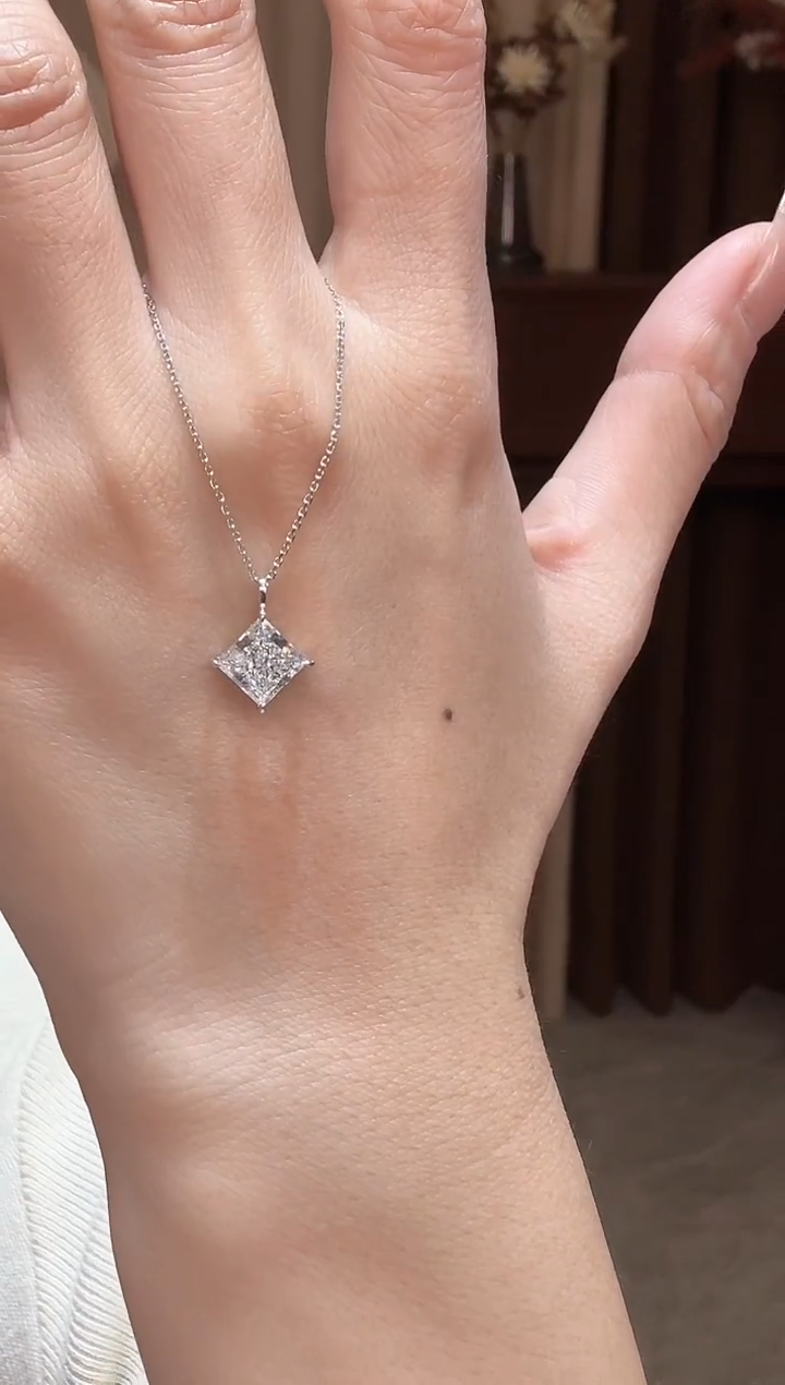 18K金镶嵌实验室培育钻石耳饰2卡公主方项链