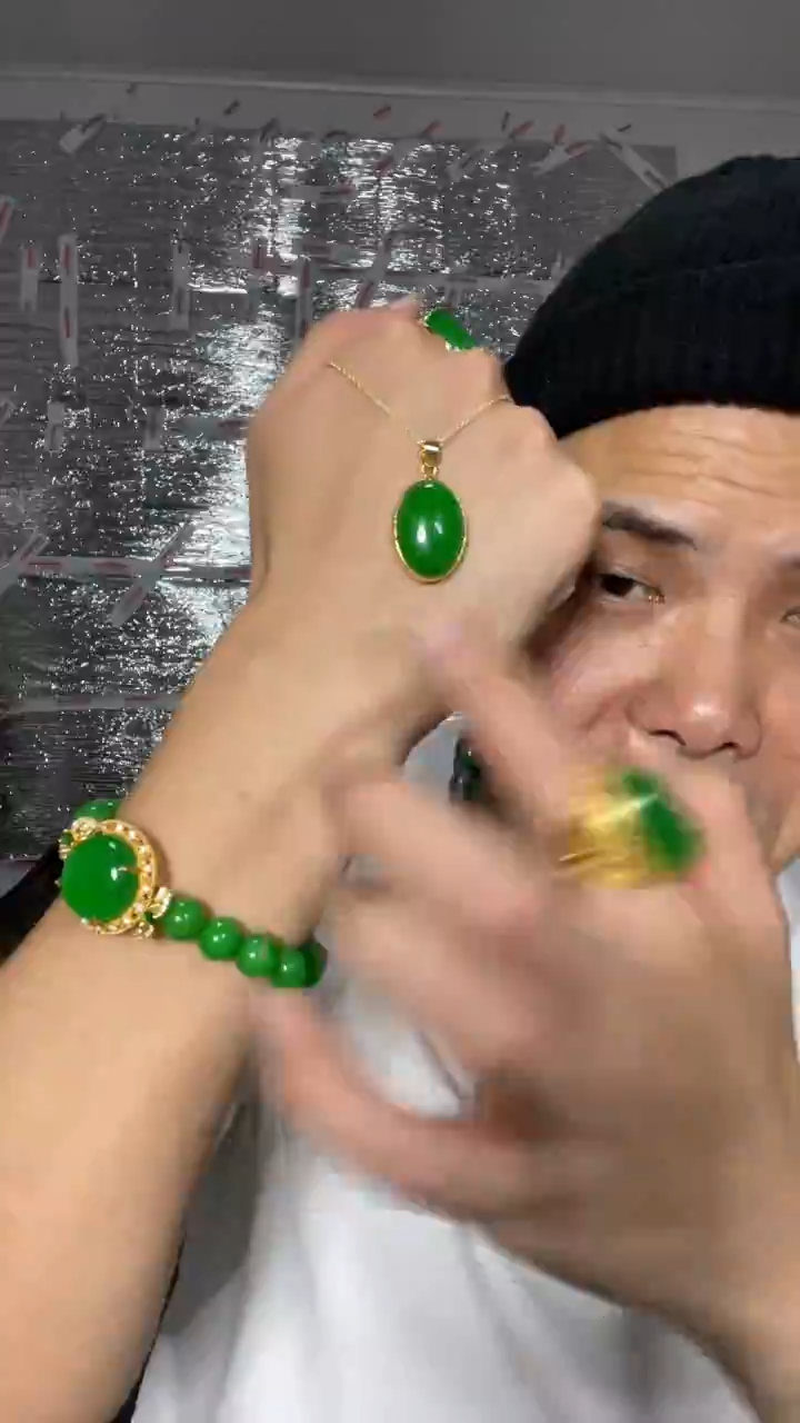 翡翠未镶嵌吊坠(赠链)【小伍珠宝】缅料木左色鸽子蛋吊坠