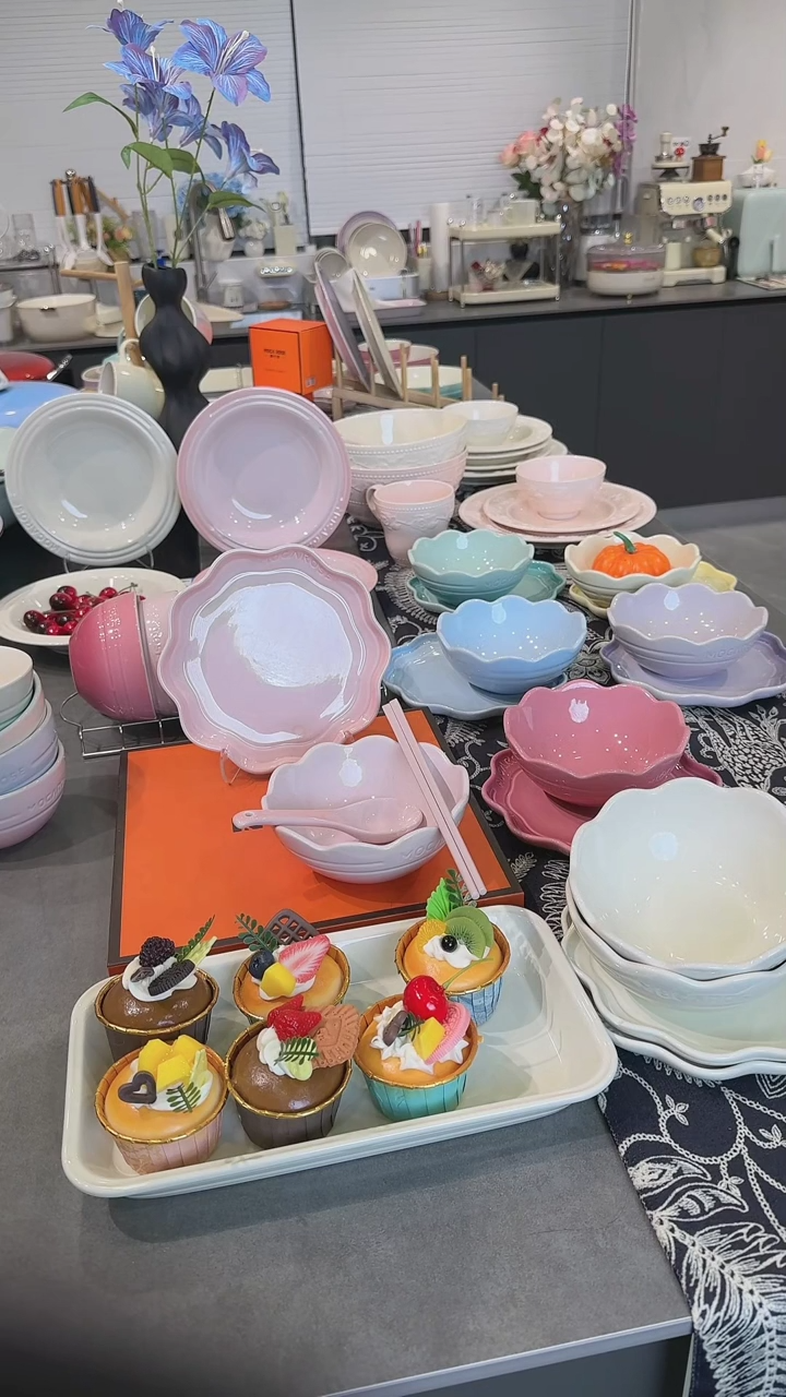 【闪购商品】瓷炻彩花边盘18cm-樱花粉