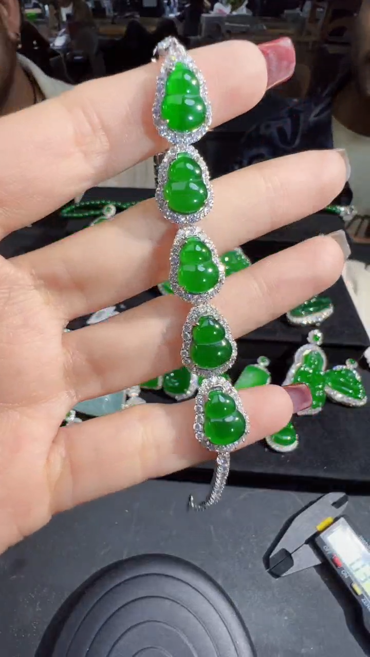 【闪购商品】定制翡翠未镶嵌手链商品多样性发货1