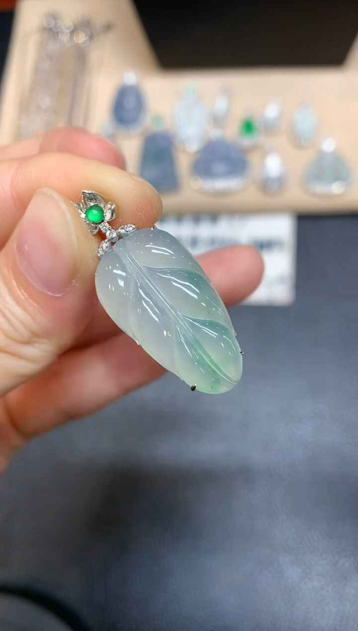 【闪购商品】翡翠吊坠(不含链)18K金镶嵌树叶【无服务费