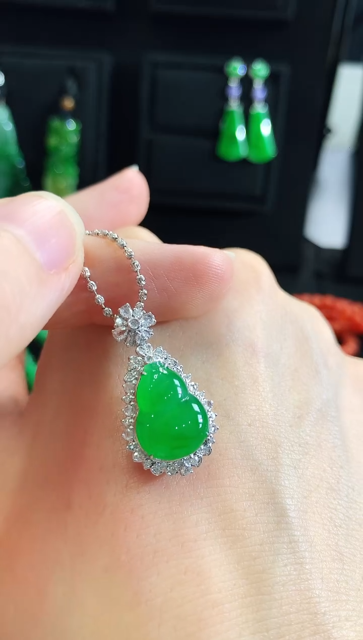 【闪购商品】翡翠吊坠(不含链)18K金镶嵌吊坠