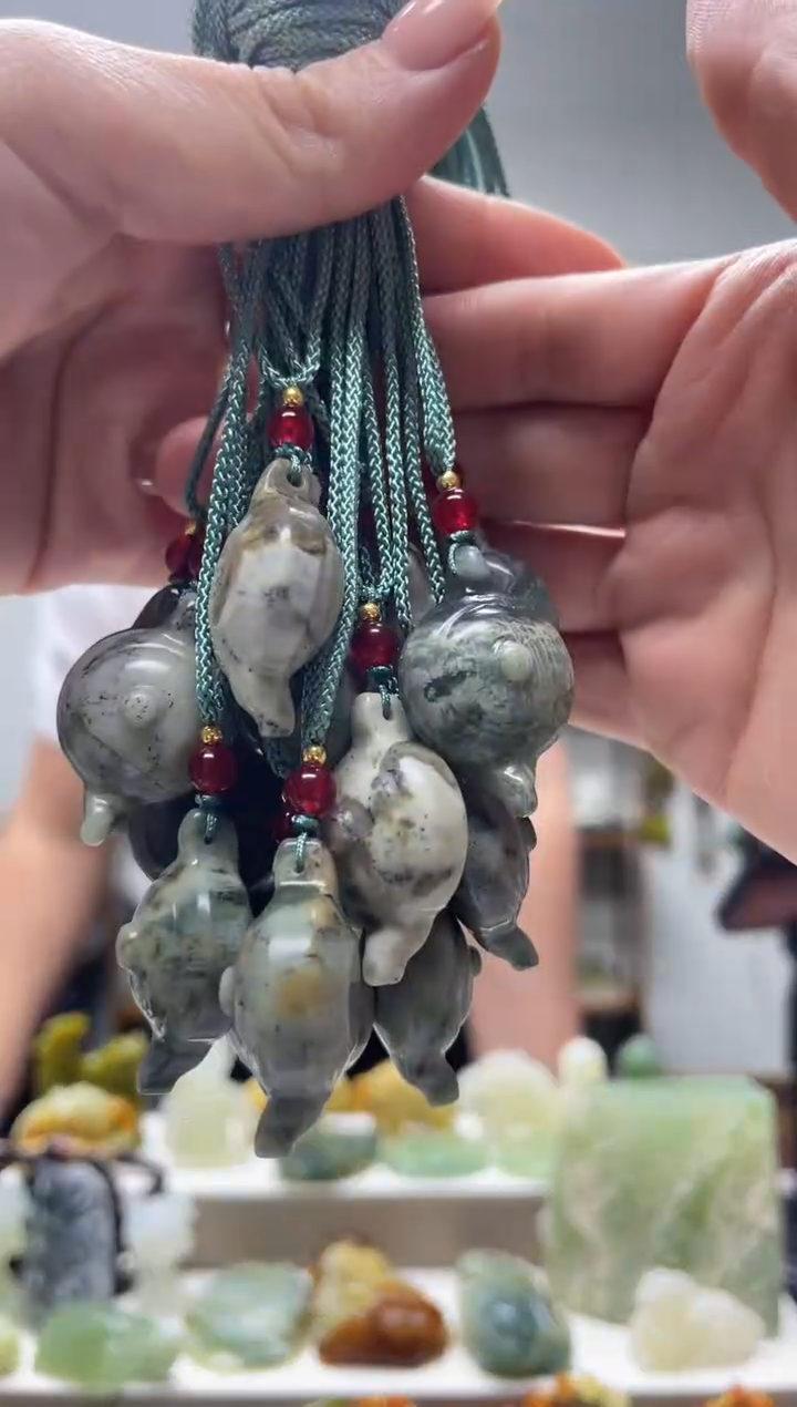 未镶嵌岫玉颈饰多样性发货 其中发一