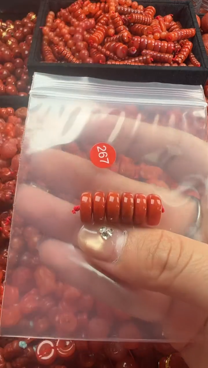 南红玛瑙未镶嵌颈饰1