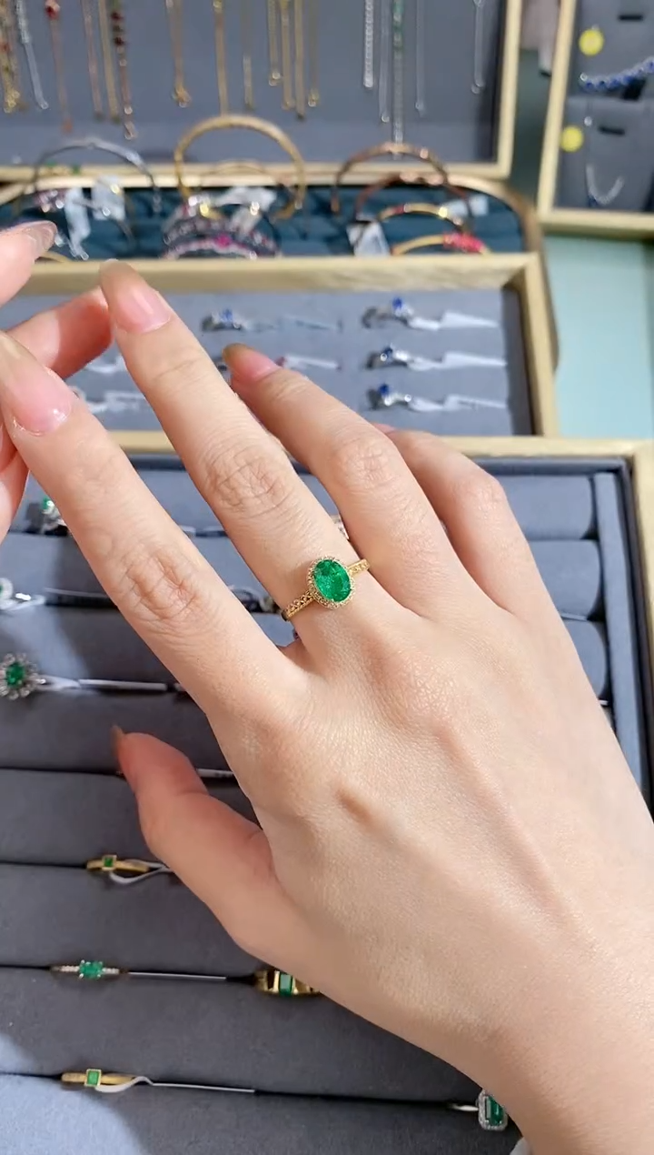 【闪购商品】祖母绿戒指18K金镶嵌戒指