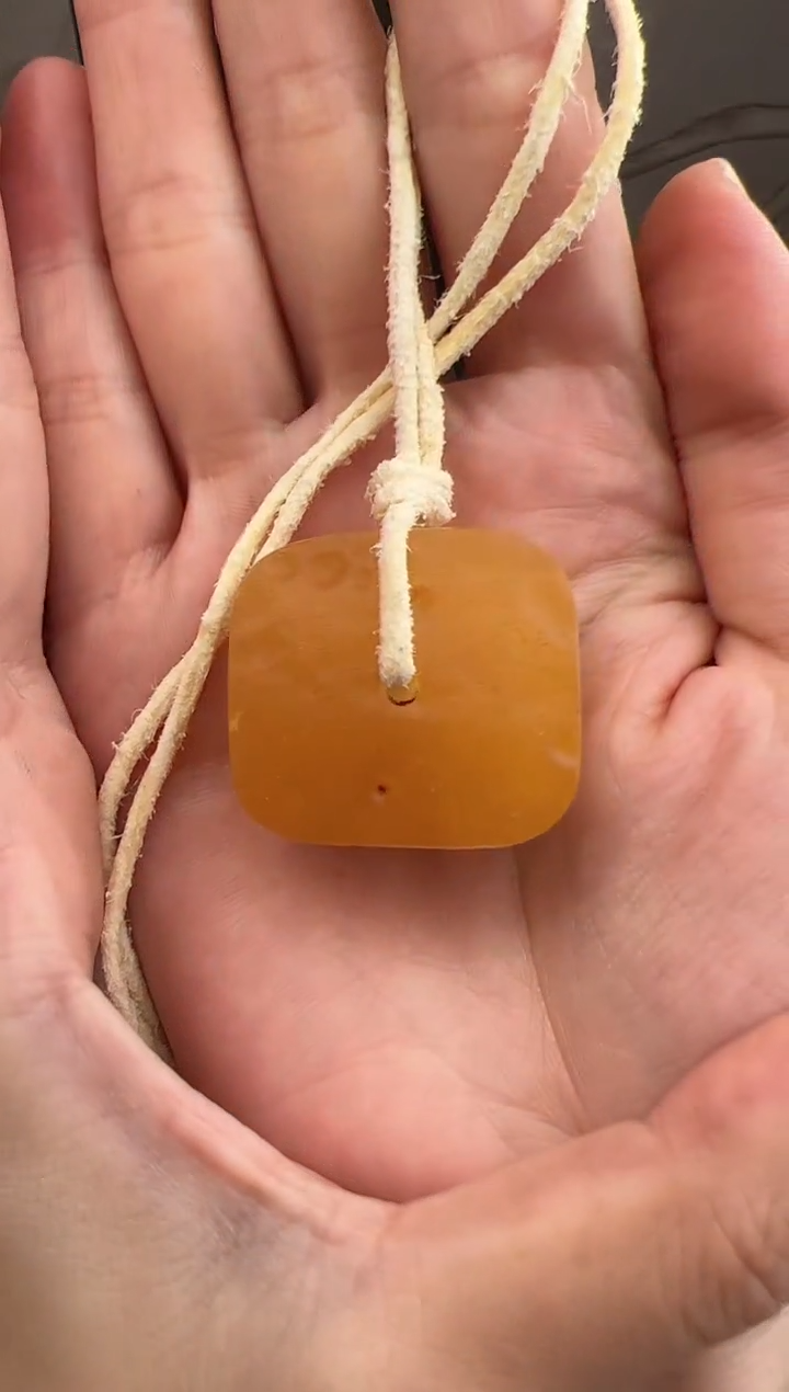 【闪购商品】琥珀裸石未镶嵌10116158-吊坠
