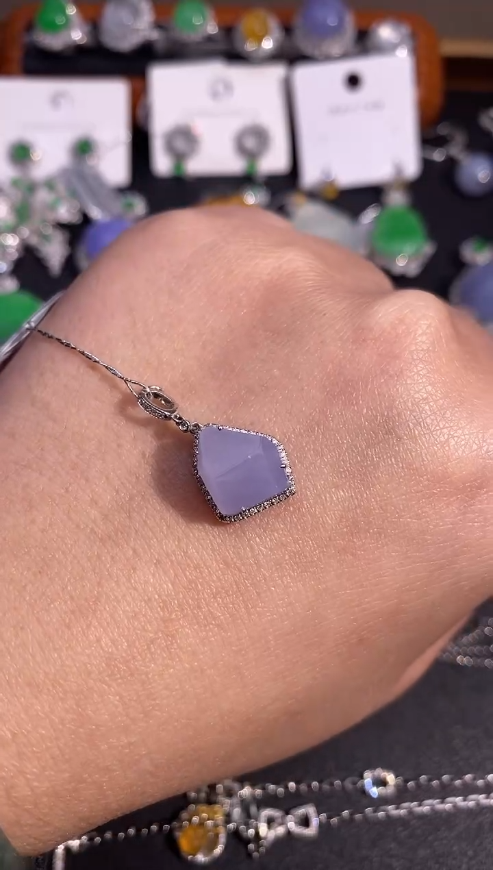 【闪购商品】翡翠吊坠(不含链)18K金镶嵌吊坠