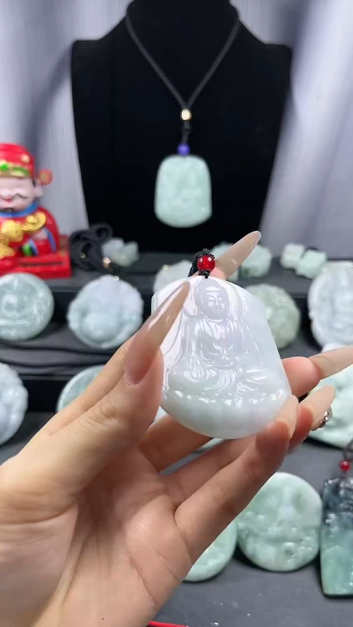 【闪购商品】翡翠颈饰未镶嵌阿弥陀佛微瑕