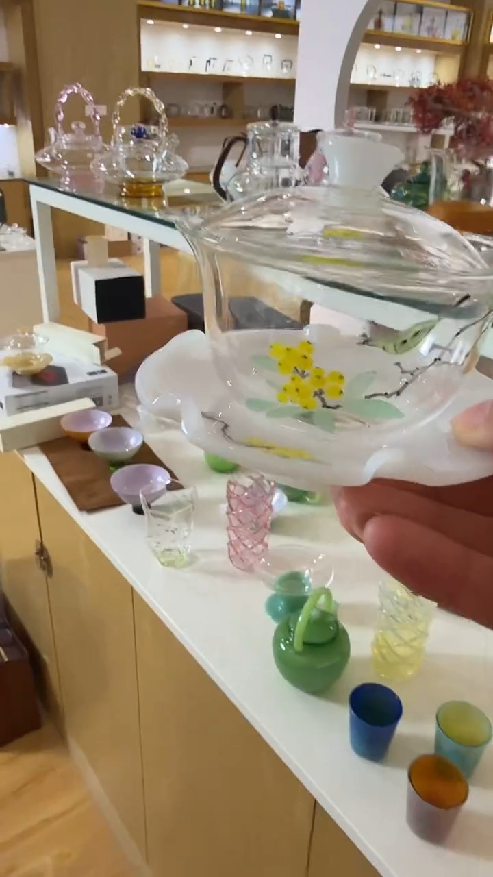 手绘黄鹂白色盖碗