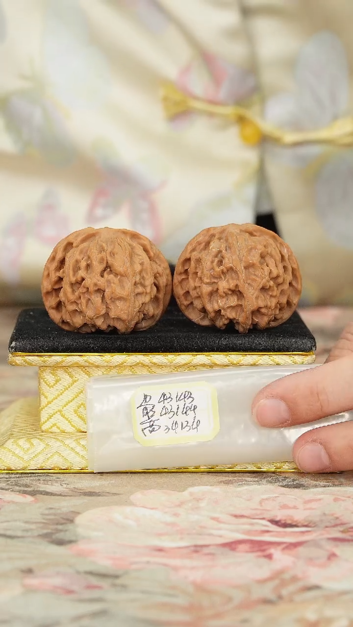 【闪购商品】文玩核桃把件苹果园