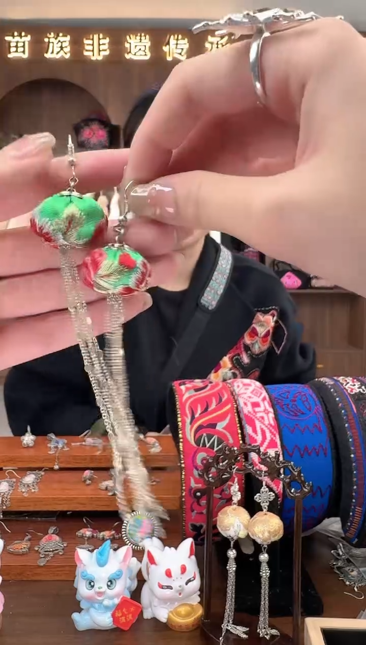 【闪购商品】织绣扶光苗绣传承81