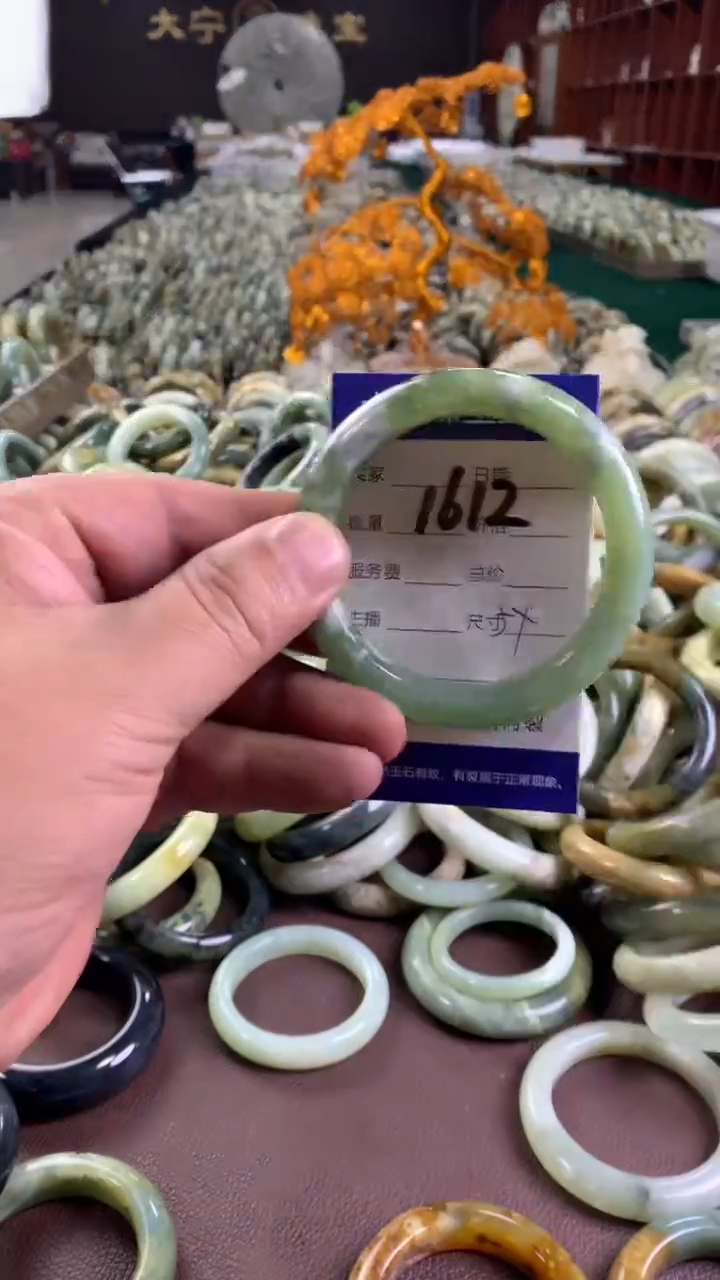 未镶嵌蛇纹石玉手镯1612