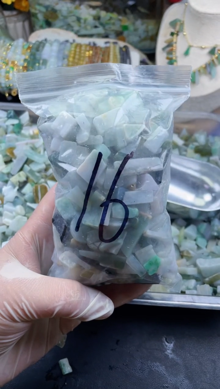 【闪购商品】翡翠颈饰未镶嵌天然翡翠边角小号500克16