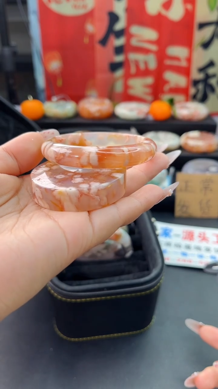 【闪购商品】石英质玉手镯未镶嵌赠送镯心（52圈口