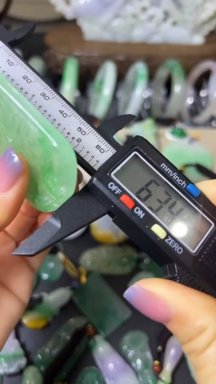 颈饰未镶嵌翡翠牌子