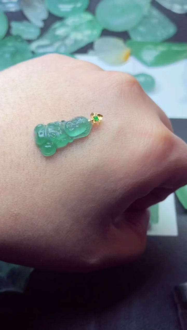 18K金镶嵌定制翡翠、**nTan