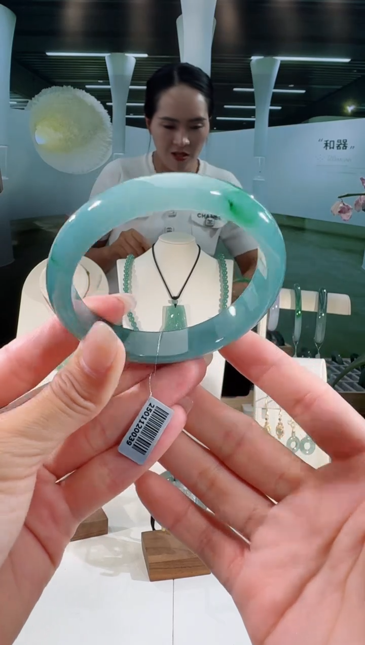 翡翠手镯未镶嵌58圈
