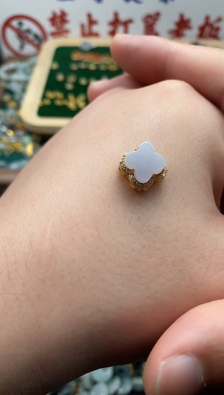 【闪购商品】翡翠颈饰未镶嵌哥哥