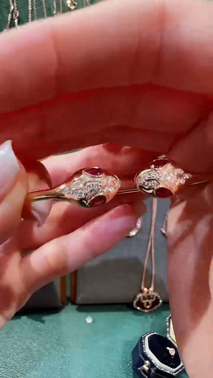 【闪购商品】钻石手镯18K金镶嵌18K金钻石蛇蛇手镯