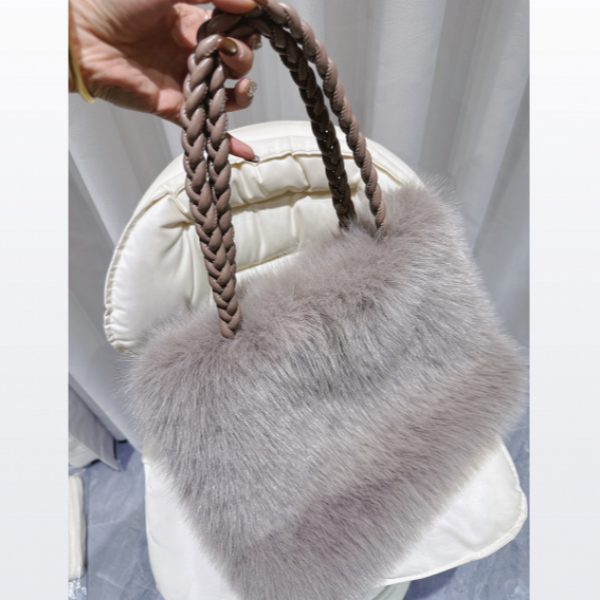 设计款名媛风毛绒包包