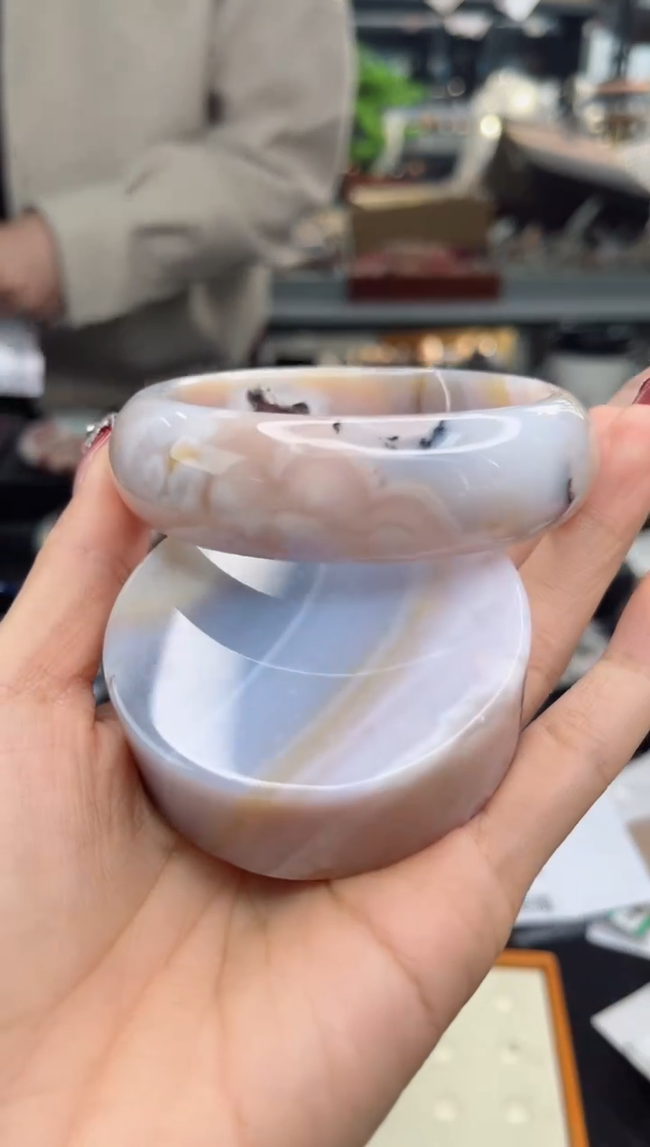 【闪购商品】石英质玉手镯未镶嵌62圈口（赠品镯心）1456343