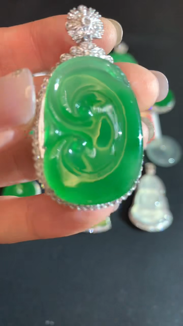 【闪购商品】翡翠18K金镶嵌吊坠(不含链)如意不退不换|