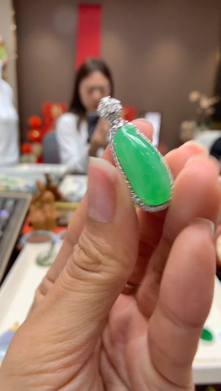 【闪购商品】翡翠颈饰18K金镶嵌福瓜