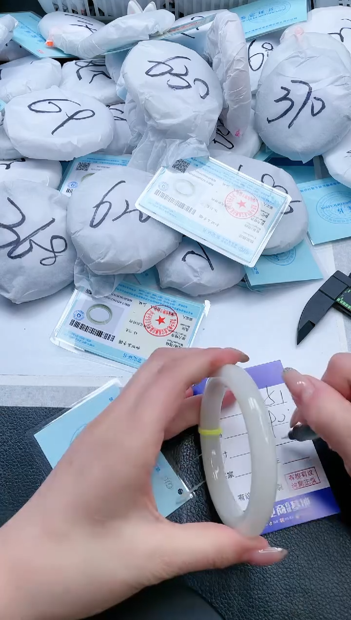 【闪购商品】和田玉手镯未镶嵌16V351-58