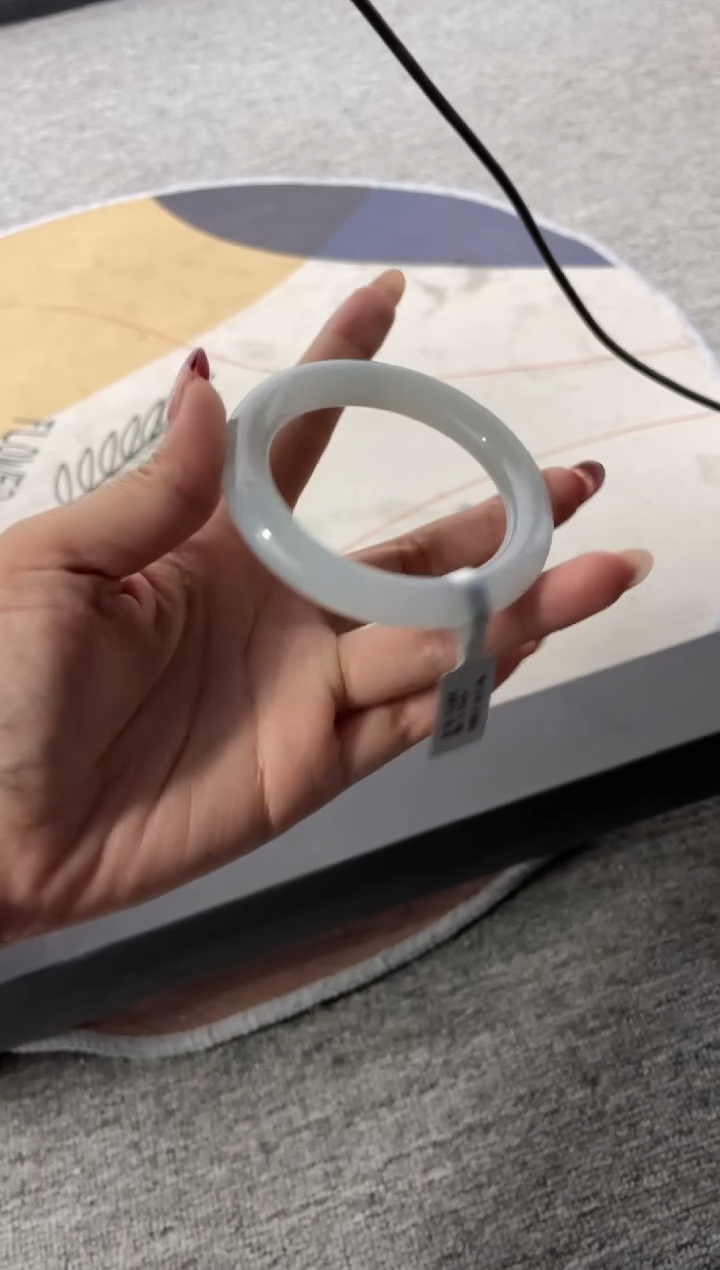 【闪购商品】翡翠手镯未镶嵌手镯