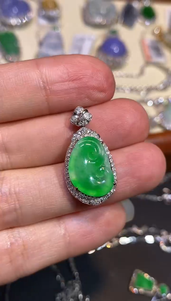 【闪购商品】翡翠18K金镶嵌颈饰吊坠