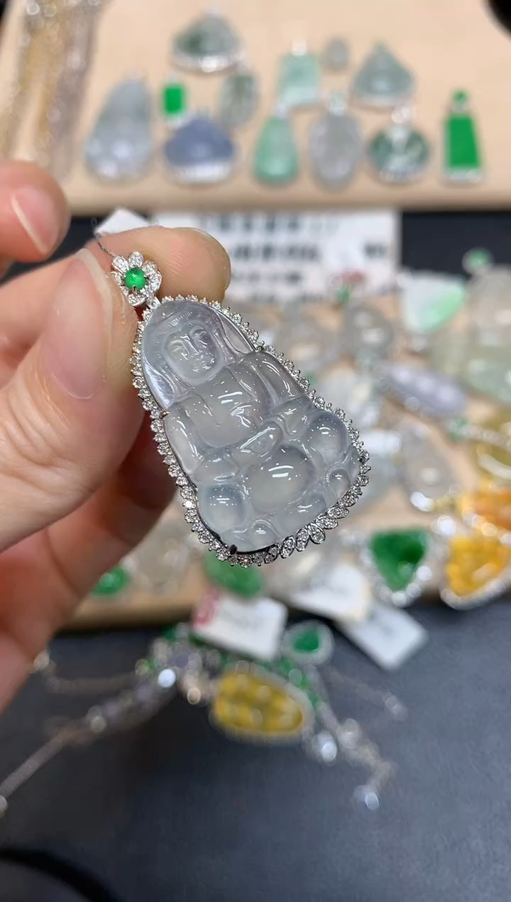 【闪购商品】翡翠颈饰18K金镶嵌观音【无服务费】