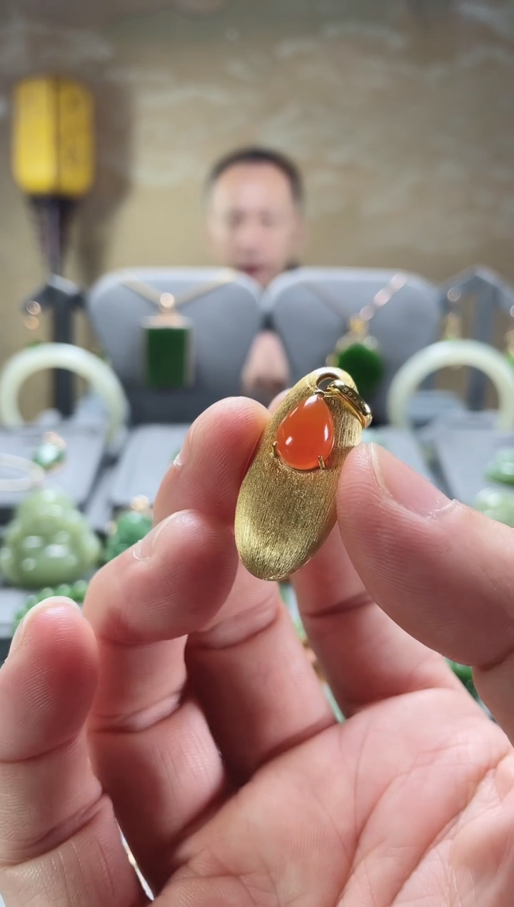 【闪购商品】南红玛瑙颈饰银S925镀金镶嵌吊坠